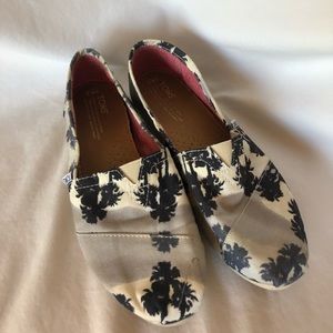 TOMS Tropical Print Classic Slip on